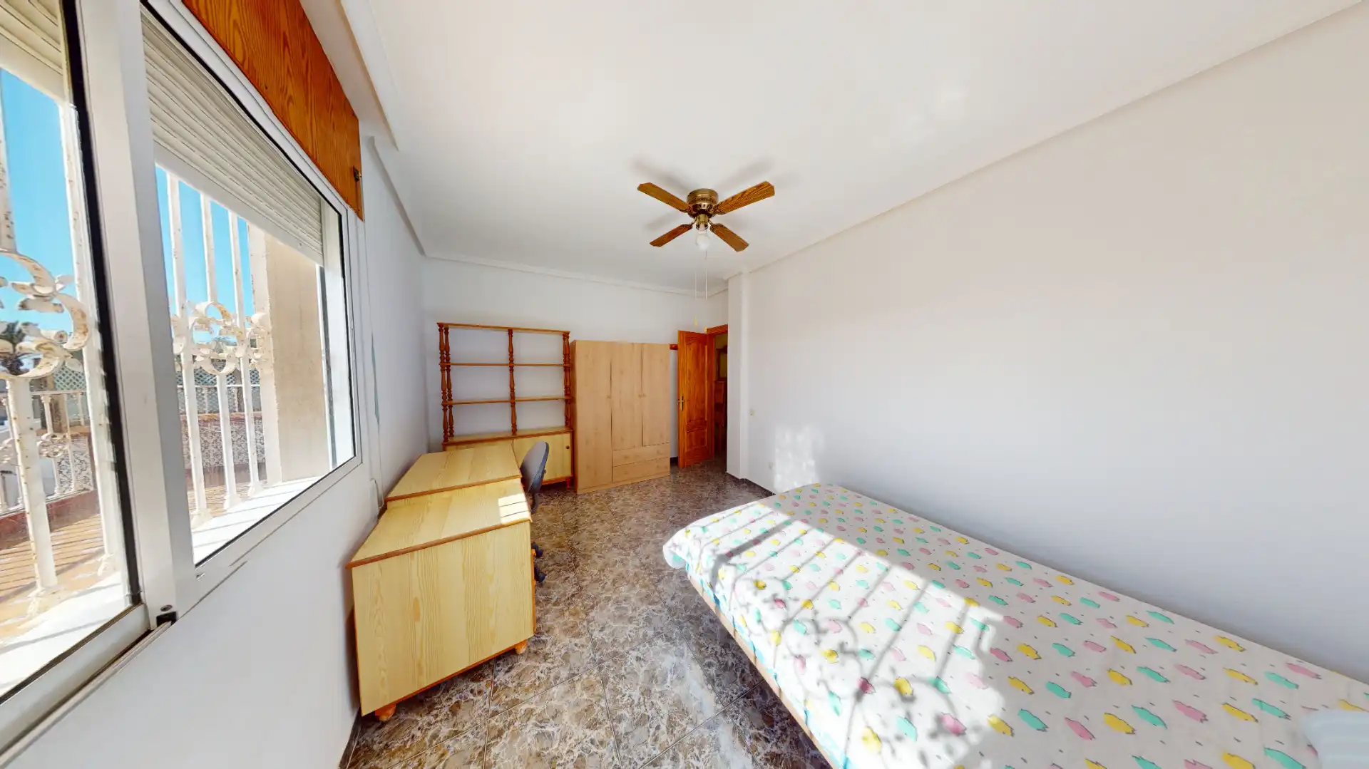 Habitación de Casa adosada en venta en Almería con Terraza, Amueblado y Horno