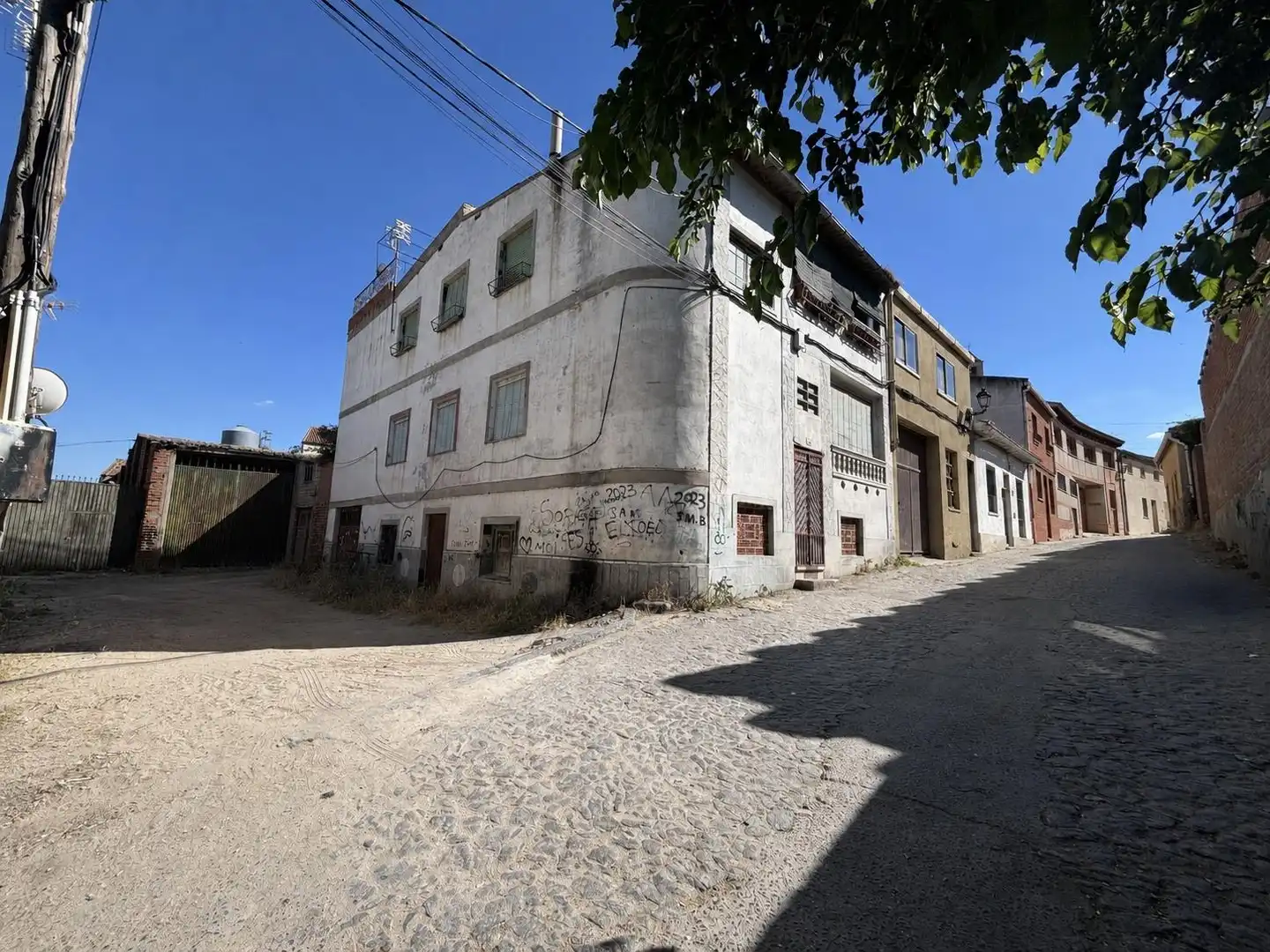 Vista exterior de Casa o chalet en venta en Arévalo con Calefacción, Terraza y Amueblado