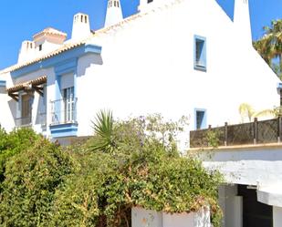 Exterior view of Single-family semi-detached to rent in Marbella  with Air Conditioner, Terrace and Swimming Pool