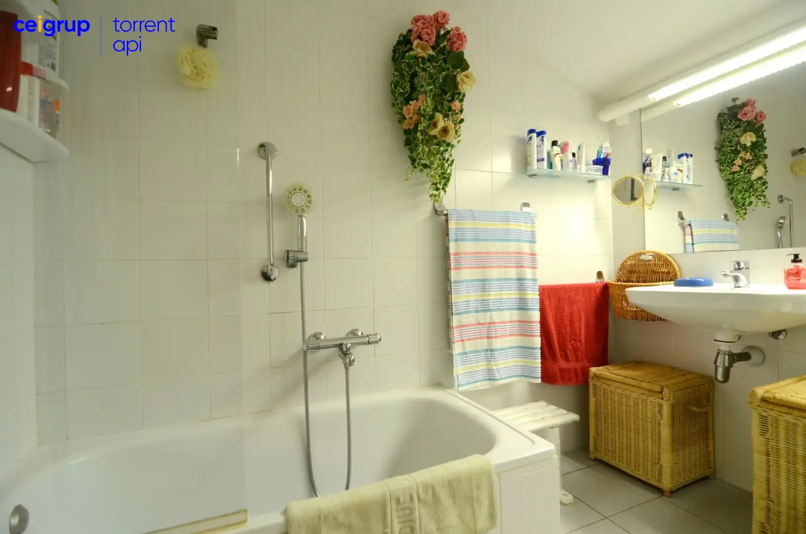 Baño de Ático en venta en L'Estartit con Aire acondicionado, Terraza y Amueblado
