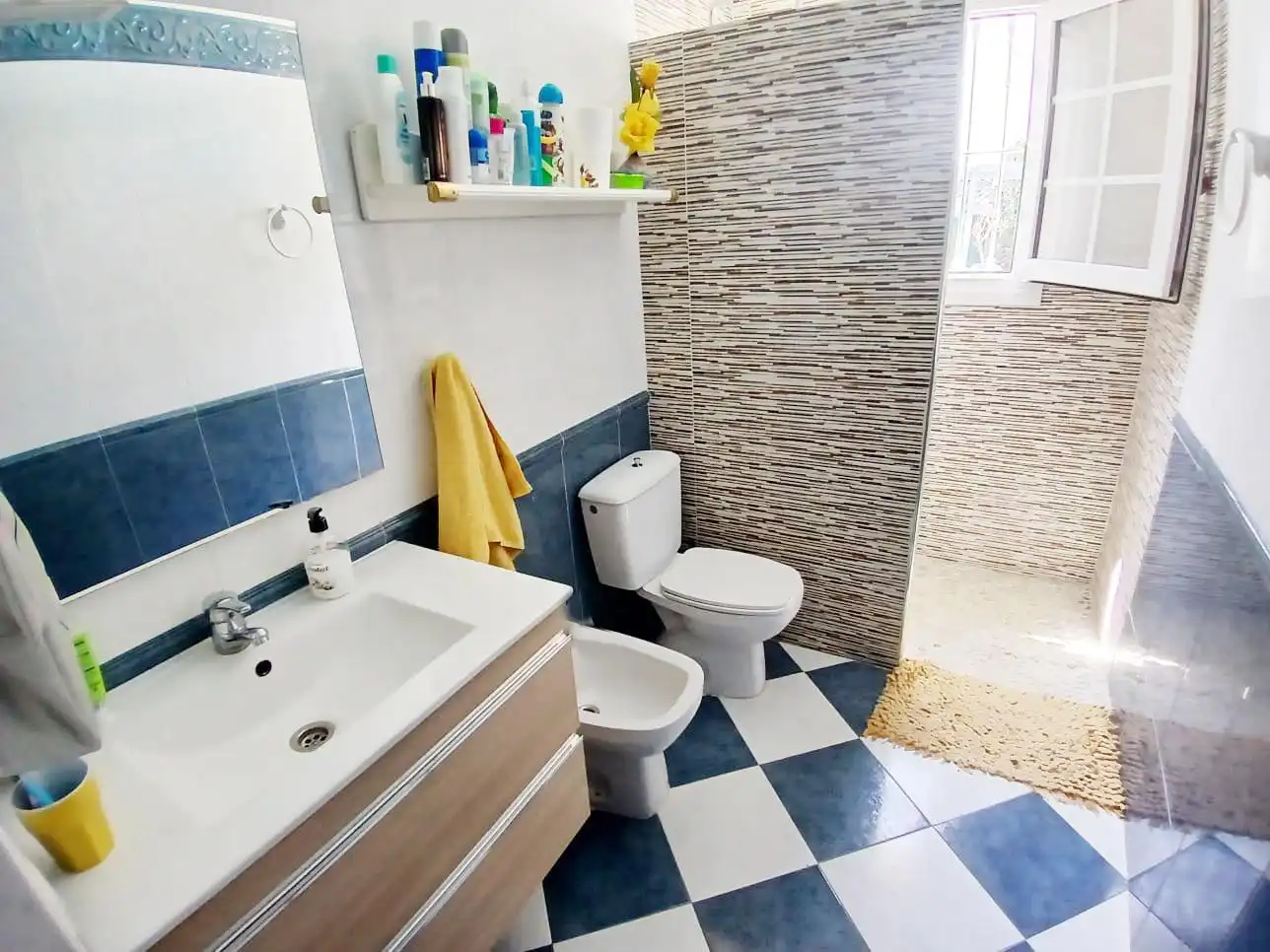 Badezimmer von Haus oder Chalet zum Verkauf in Aljaraque mit Heizung, Privatgarten und Schwimmbad