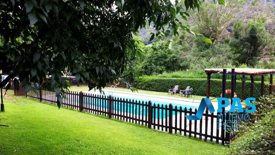 Schwimmbecken von Haus oder Chalet zum Verkauf in Camaleño mit Heizung, Privatgarten und Terrasse