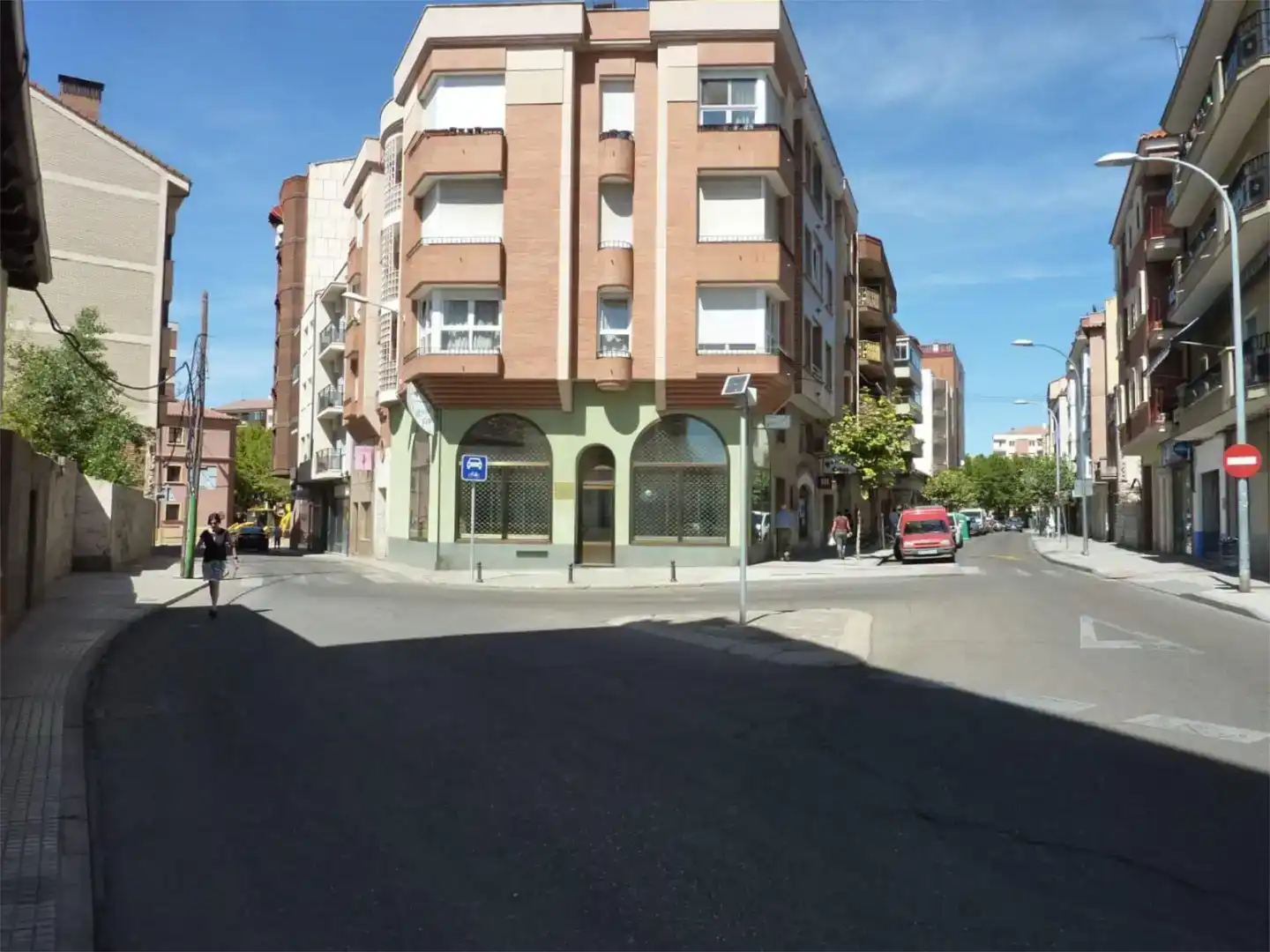 Vista exterior de Local en venda en Aranda de Duero amb Moblat