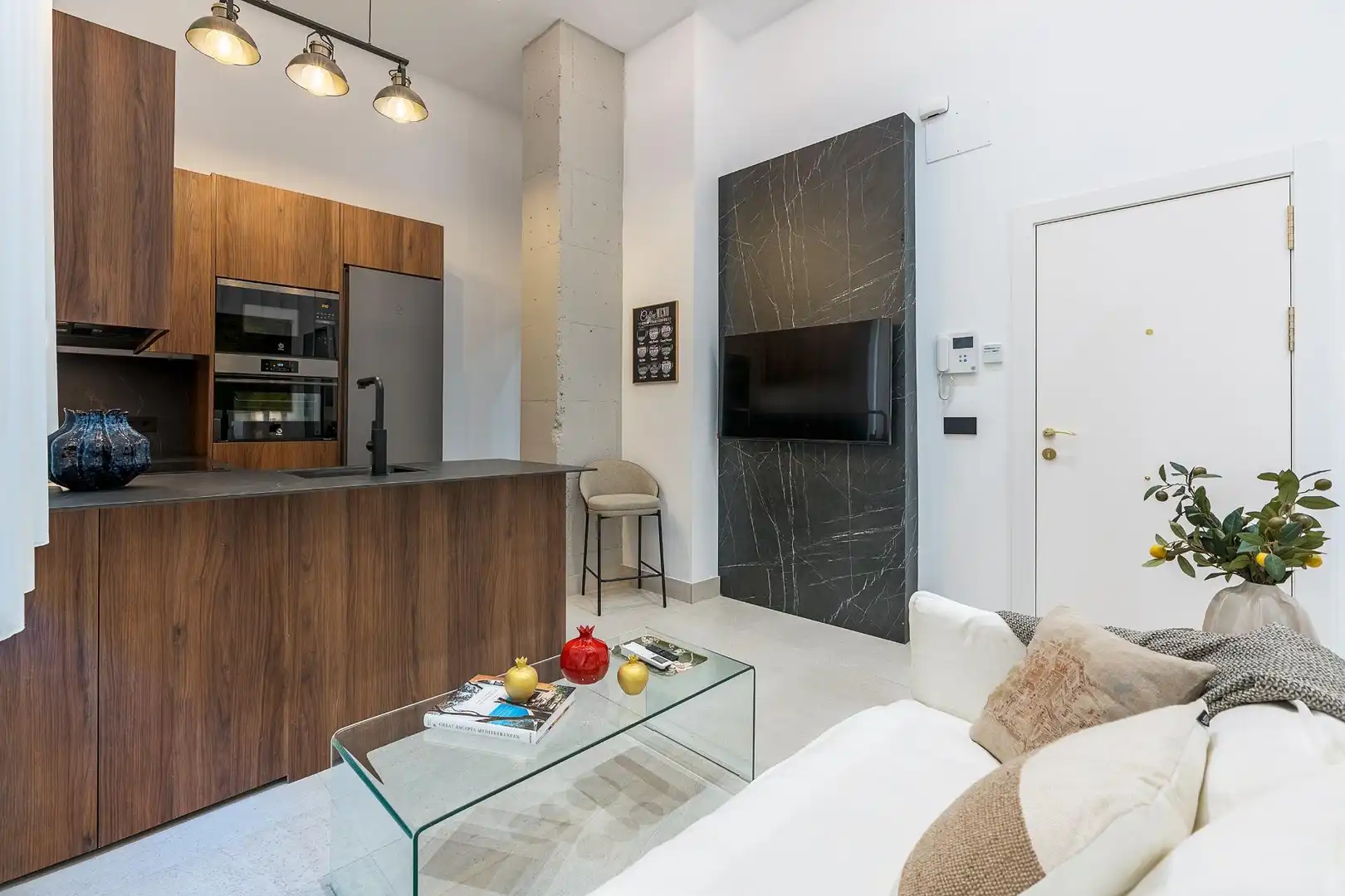 Sala d'estar de Estudi en venda en Granada amb Aire condicionat, Jardí privat i Moblat