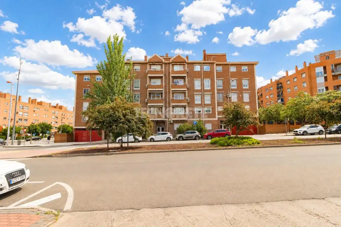 Vista exterior de Piso en venta en Toledo con Calefacción