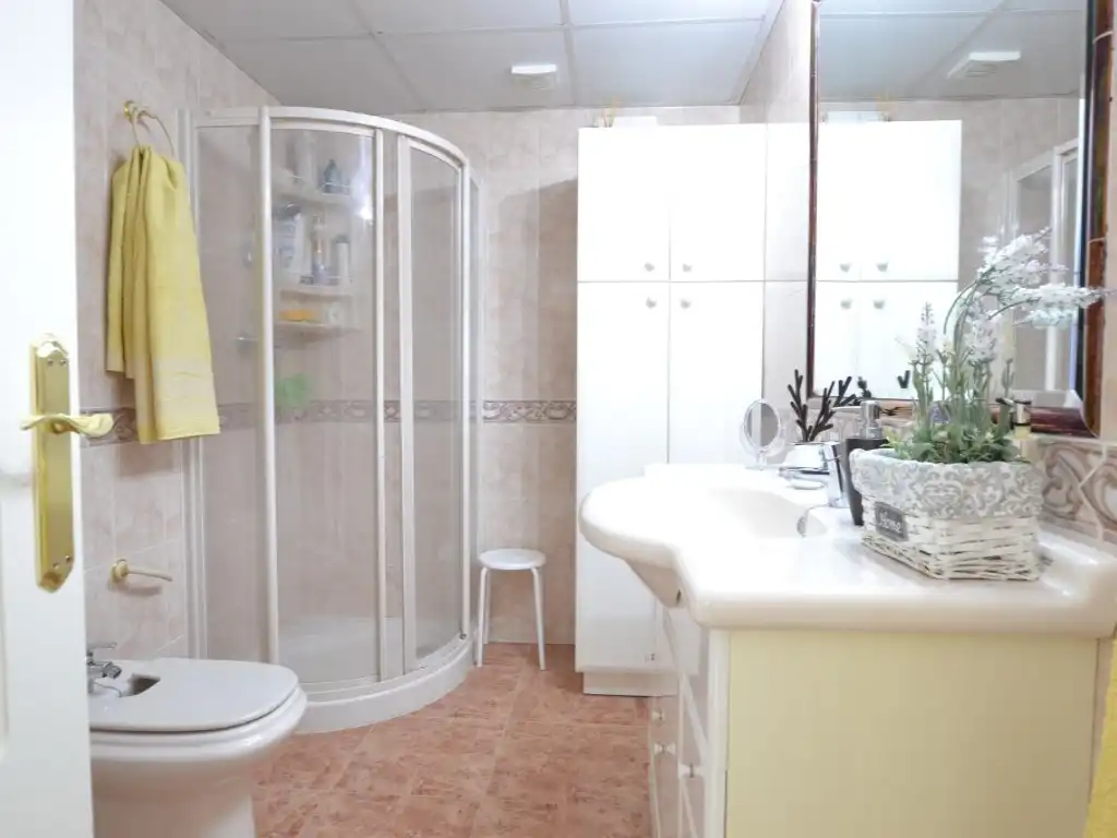 Bathroom of Flat for sale in Córdoba  with Terrace