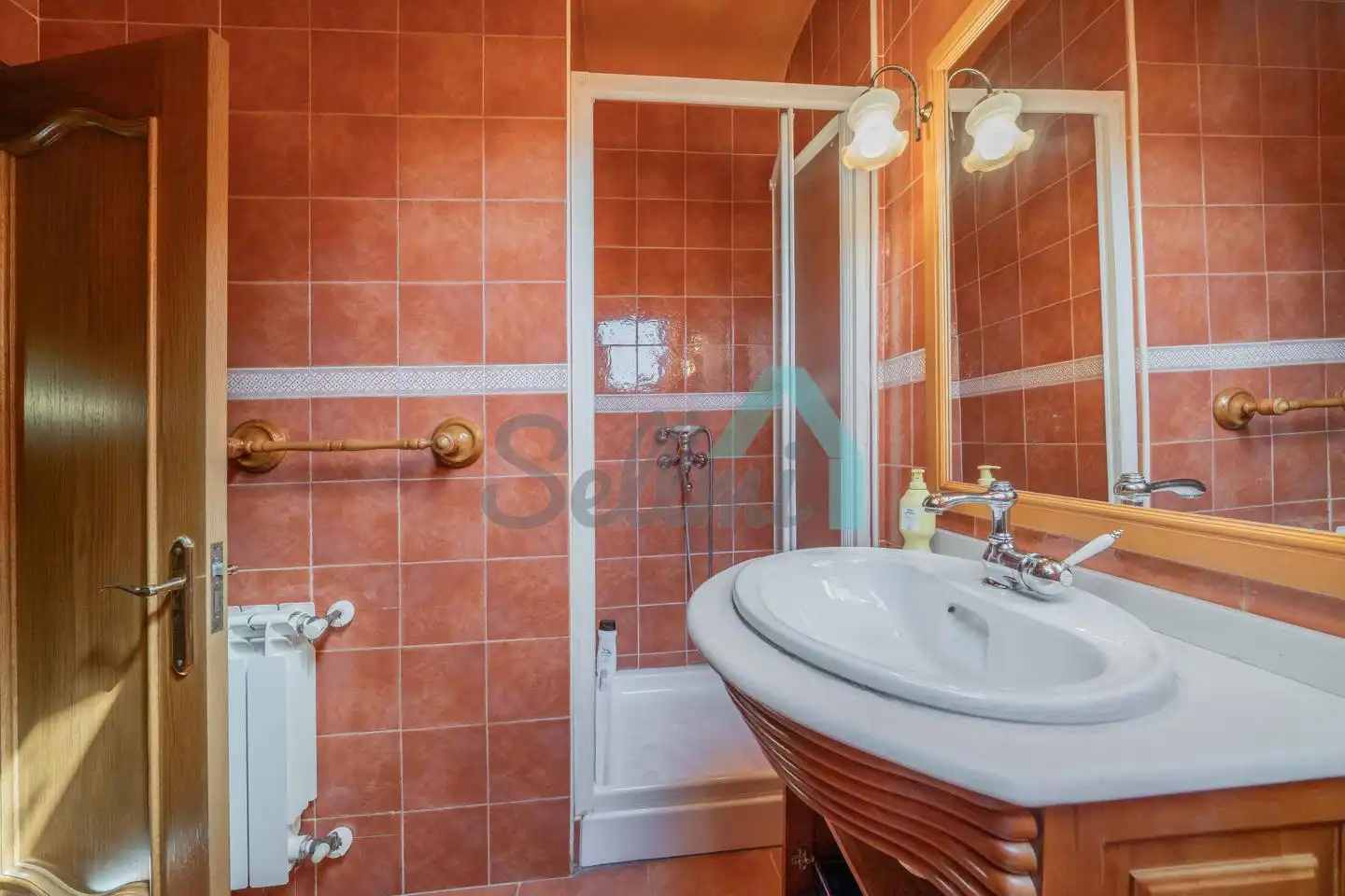 Bany de Casa o xalet en venda en Oviedo  amb Calefacció, Jardí privat i Parquet