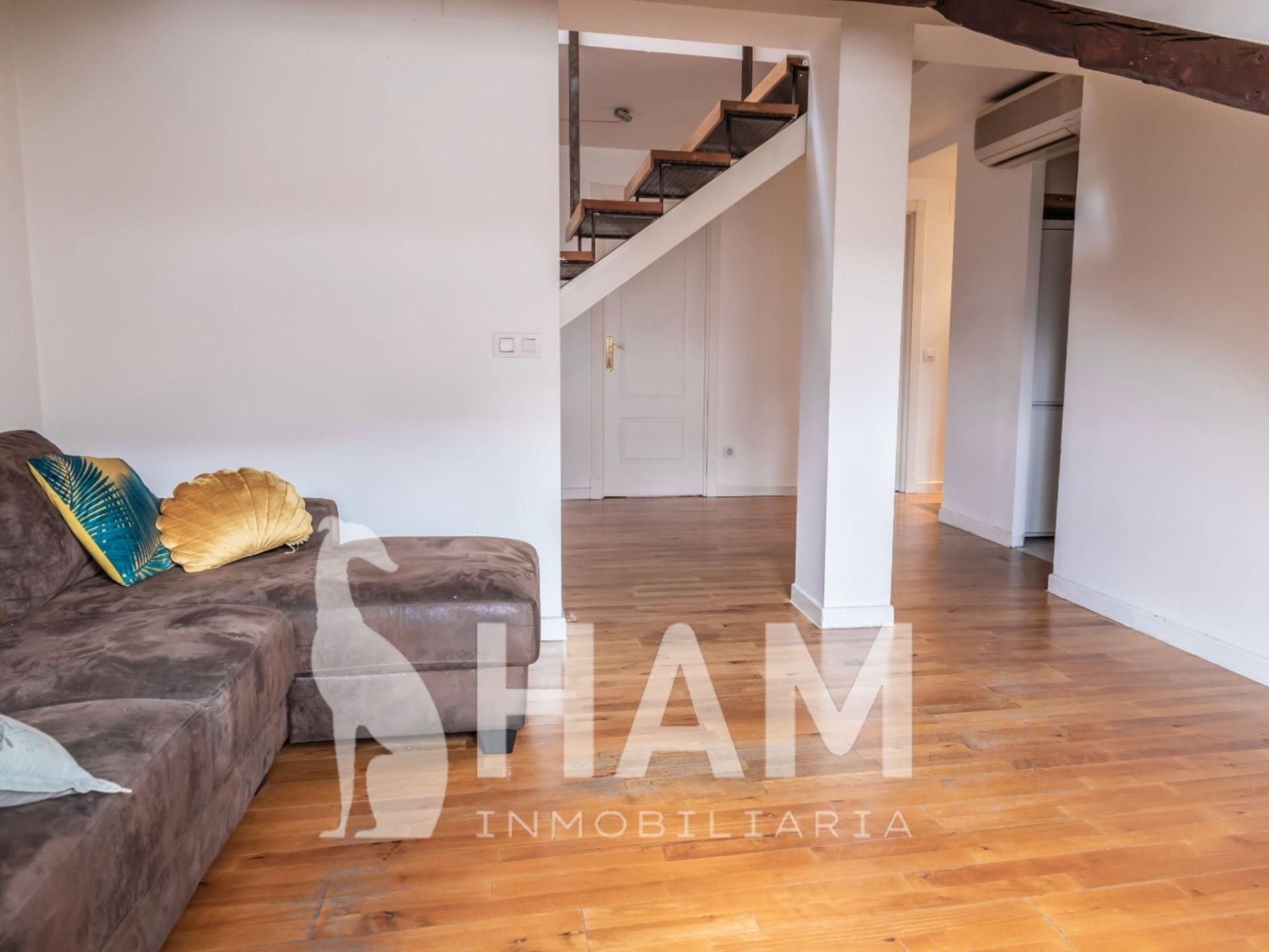 Attic to rent in  Madrid Capital  with Air Conditioner, Heating and Parquet flooring