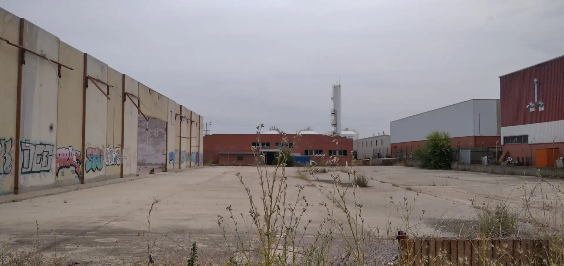 Außenansicht von Fabrik Grundstücke zur Miete in Pinto