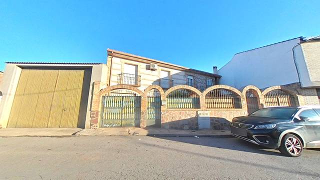Casa adosada en Venta en Pio Baroja en Alcolea de Calatrava