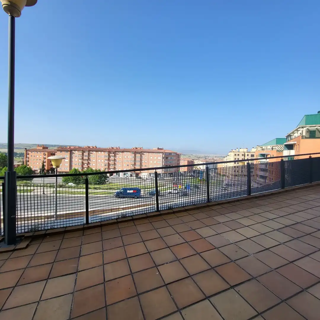 Terraza de Piso en venta en Ávila con Calefacción, Terraza y Trastero