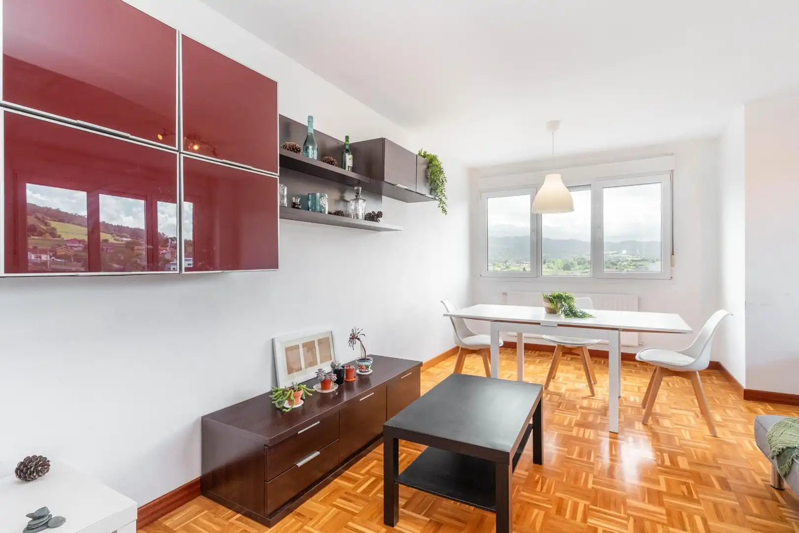 Sala de estar de Piso en venta en Llanera con Calefacción, Trastero y Amueblado