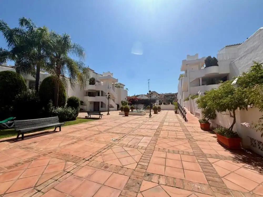 Vista exterior de Ático de alquiler en Marbella con Aire acondicionado, Terraza y Piscina