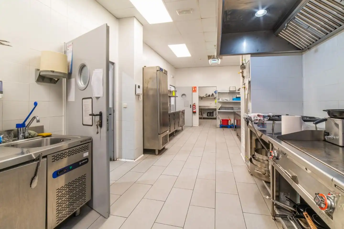 Kitchen of Commercial properties for rent in Madrid