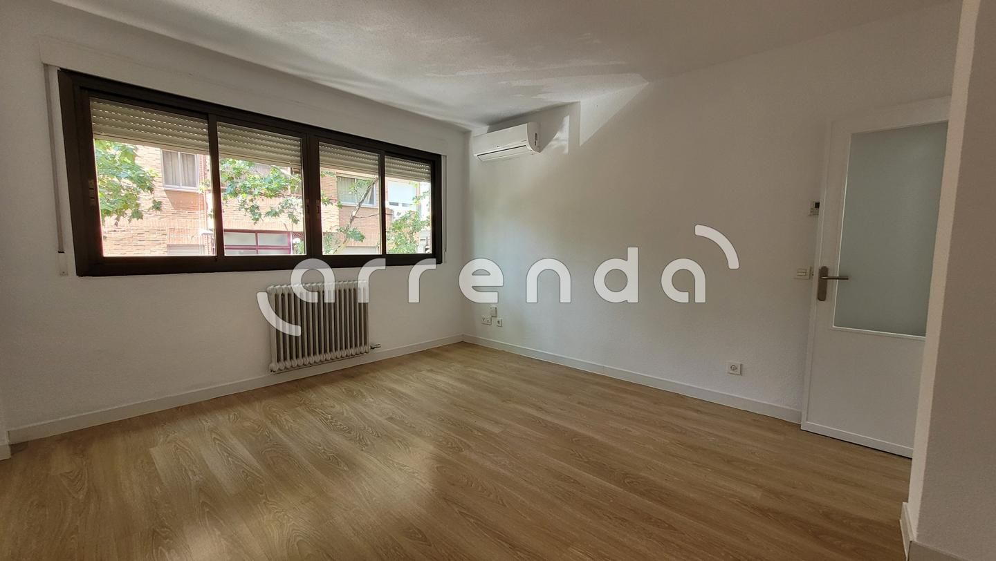 Bedroom of Flat to rent in  Madrid Capital  with Air Conditioner and Heating