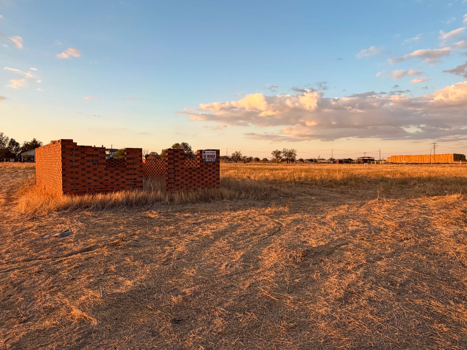 Industrial land for sale in Carpio
