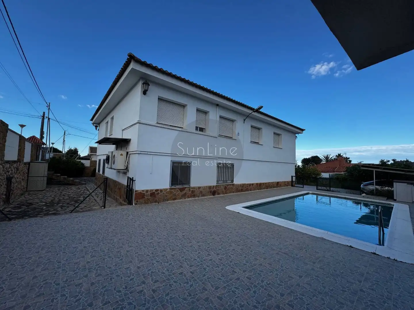 Casa con piscina en venta en Av. del Rio Turia