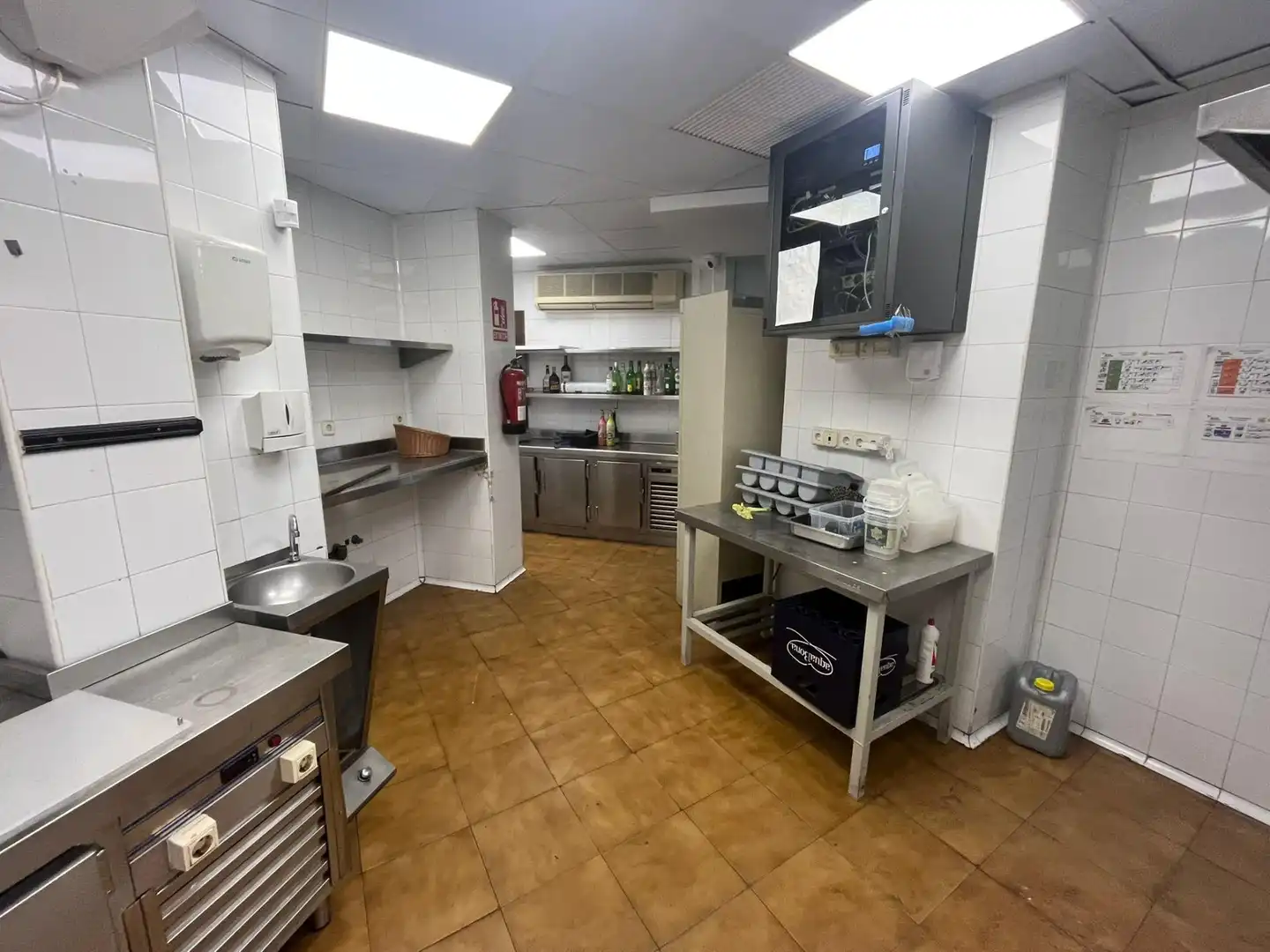 Cocina de Local en traspaso en Sevilla con Amueblado