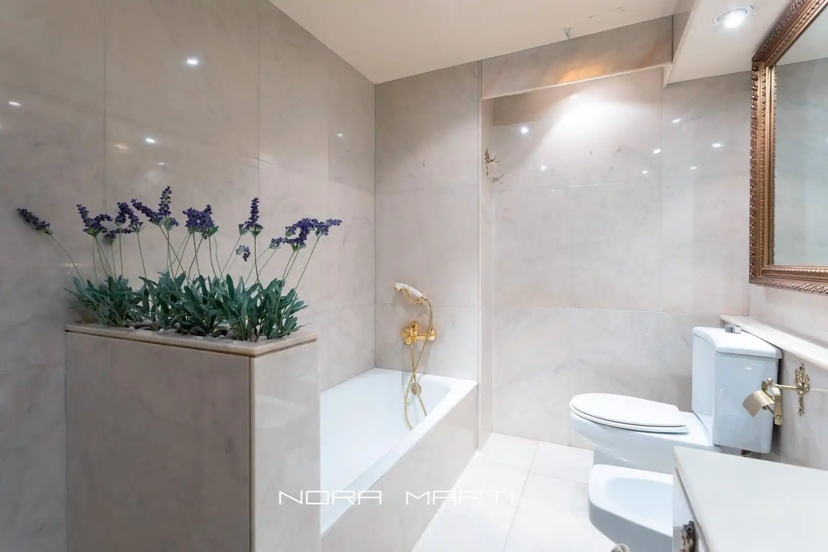 Bathroom of Flat for rent in Barcelona