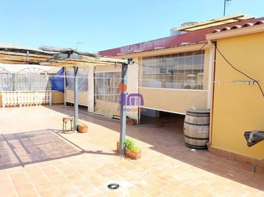 Casa con balcón en venta en Valdepeñas