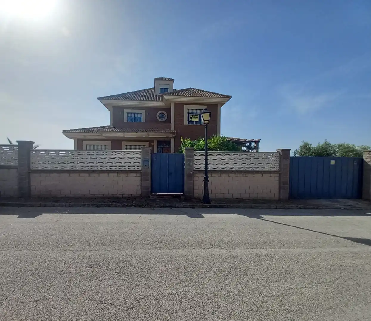 Vista exterior de Casa o xalet en venda en Linares amb Terrassa