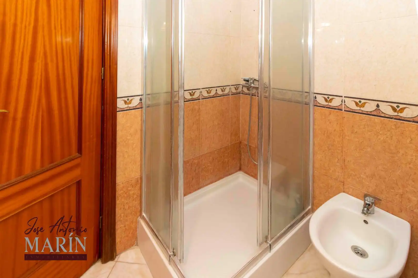 Bany de Casa o xalet en venda en Badajoz amb Terrassa, Traster i Moblat