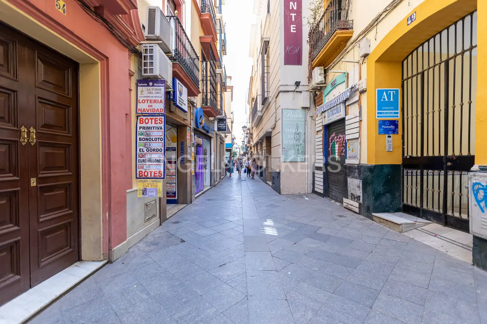 Außenansicht von Haus oder Chalet zum Verkauf in Sevilla mit Klimaanlage, Heizung und Abstellraum