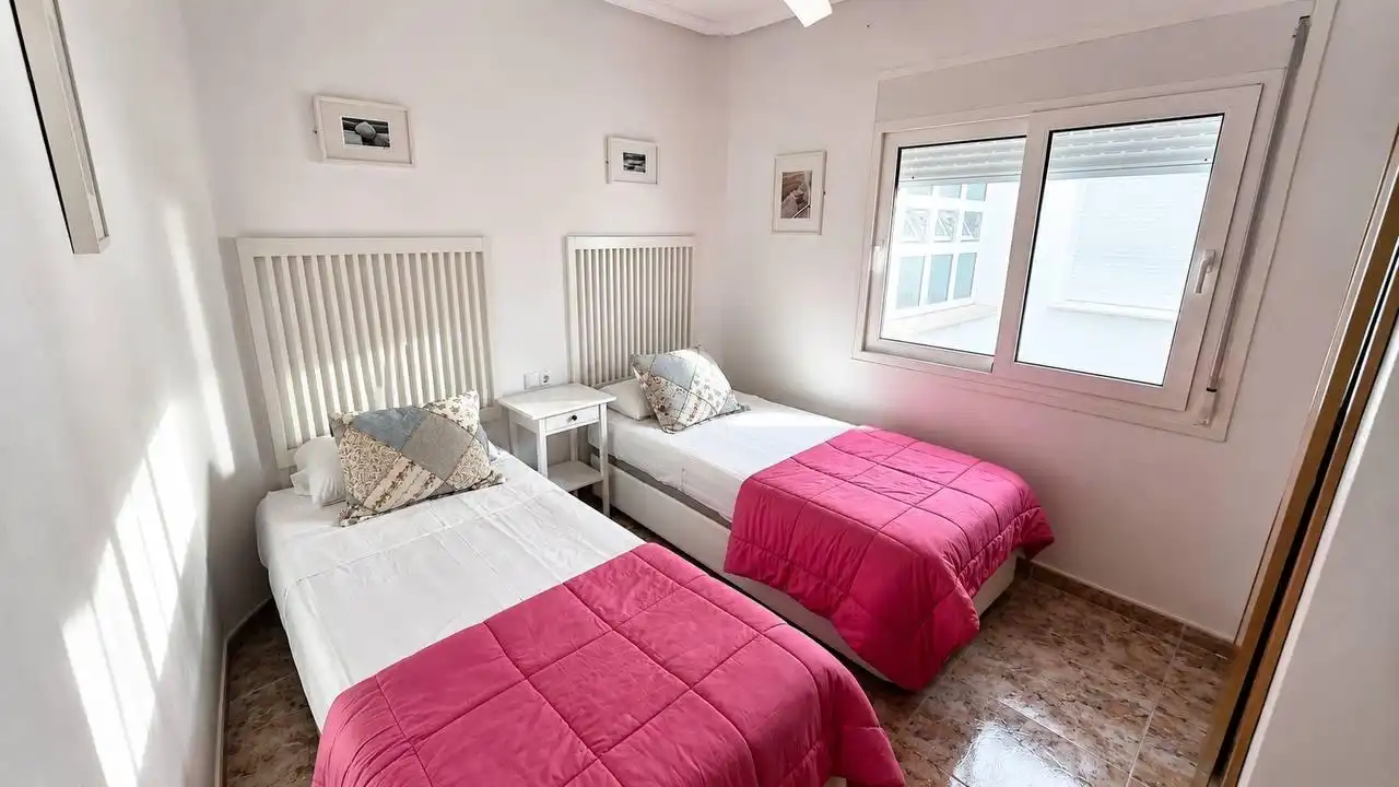 Habitación de Apartamento en venta en Orihuela con Jardín privado, Amueblado y Balcón