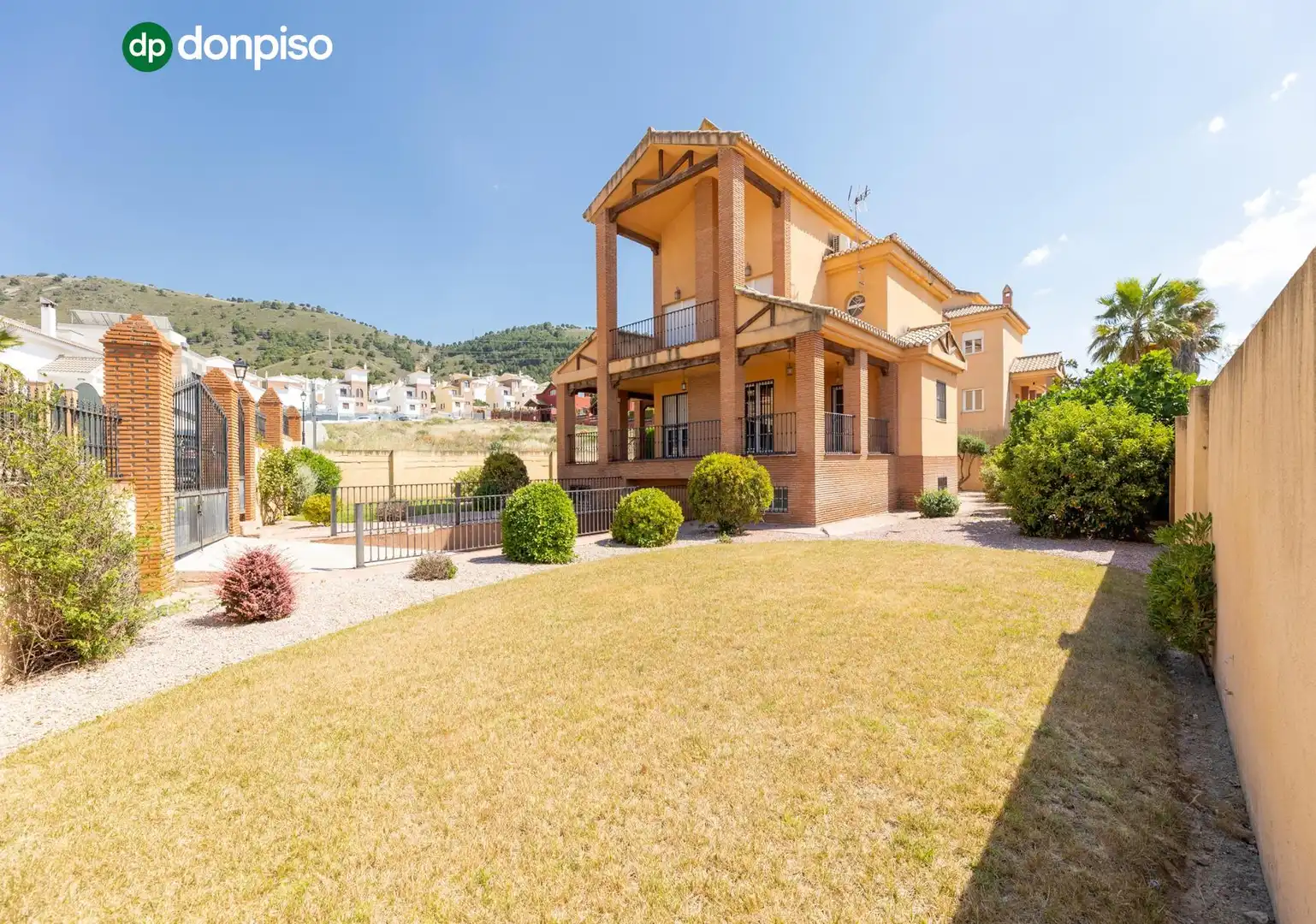 Chalet con piscina en venta en Calle AJENJO, imagen 3