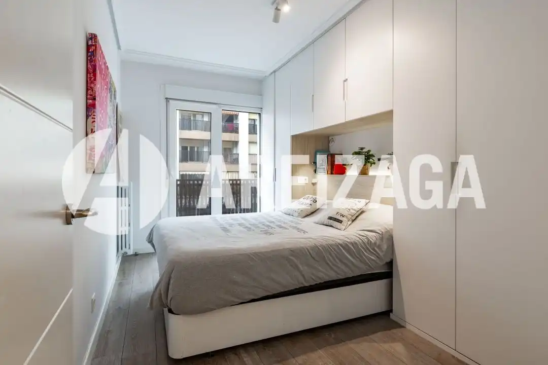 Habitación de Piso en venta en Donostia - San Sebastián  con Calefacción, Terraza y Balcón
