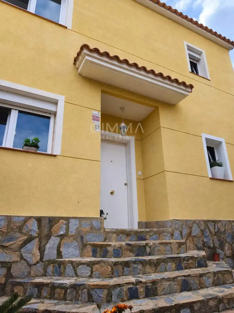 Exterior view of Houses for sale in L'Alfàs del Pi  with Heating, Private garden and Terrace