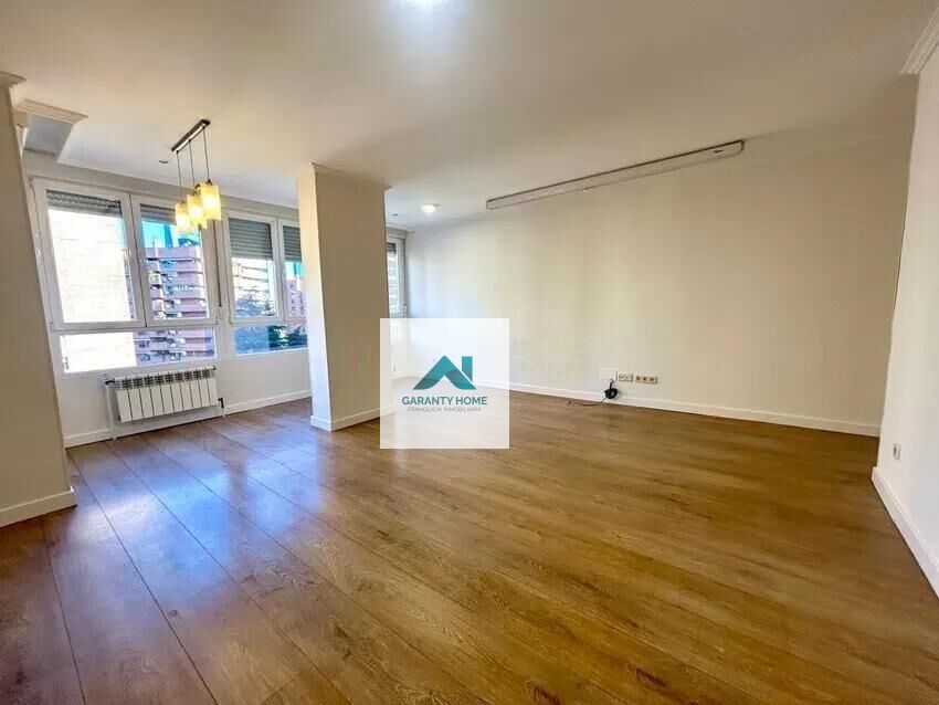 Vista exterior de Pis de lloguer en  Madrid Capital amb Calefacció