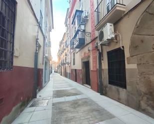 Vista exterior de Pis en venda en Plasencia amb Balcó