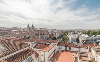 Exterior view of Attic for sale in  Madrid Capital  with Air Conditioner