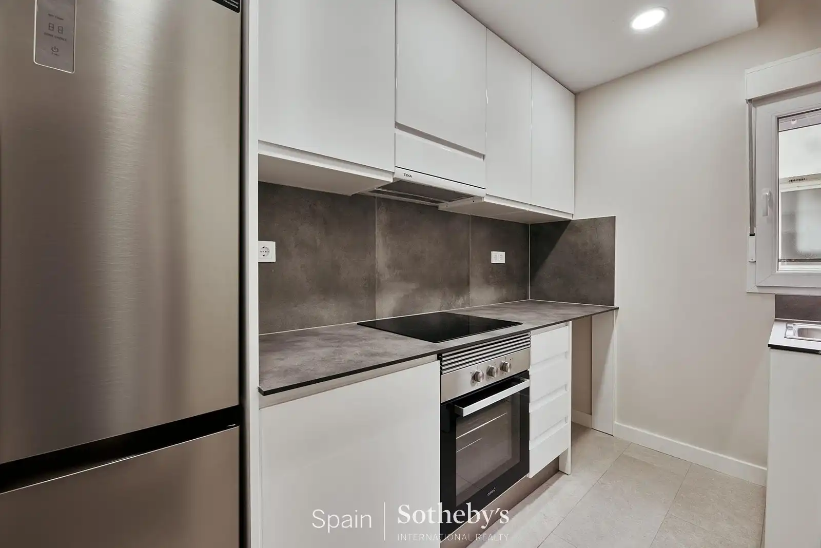 Cuina de Apartament en venda en Madrid amb Aire condicionat i Calefacció