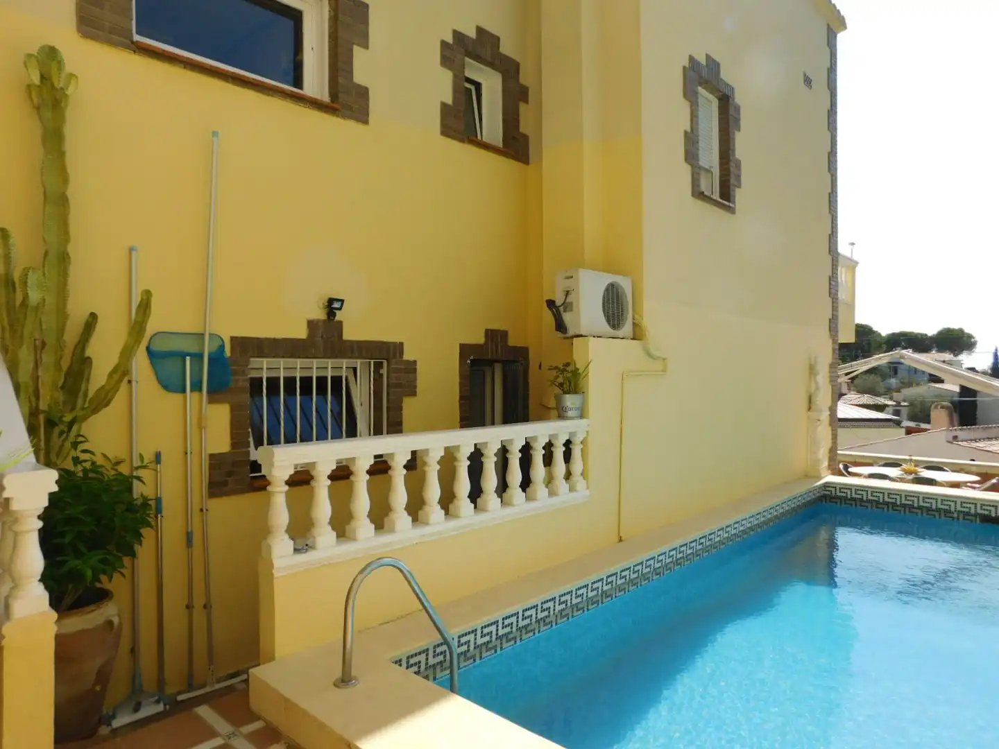 Piscina de Casa o xalet en venda en Roses amb Aire condicionat, Jardí privat i Terrassa