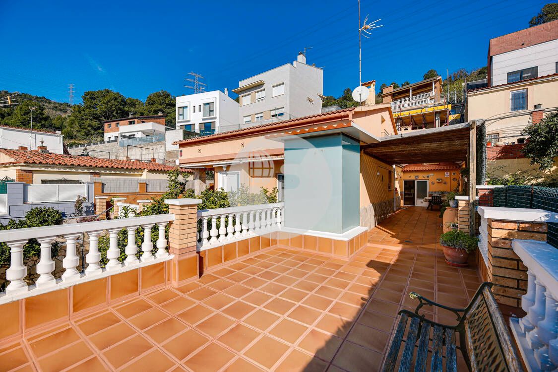 Exterior view of Houses for sale in Sant Boi de Llobregat  with Air Conditioner, Heating and Terrace