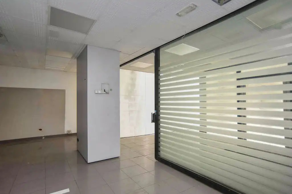 Local comercial en venda a Av Roma, imagen 5