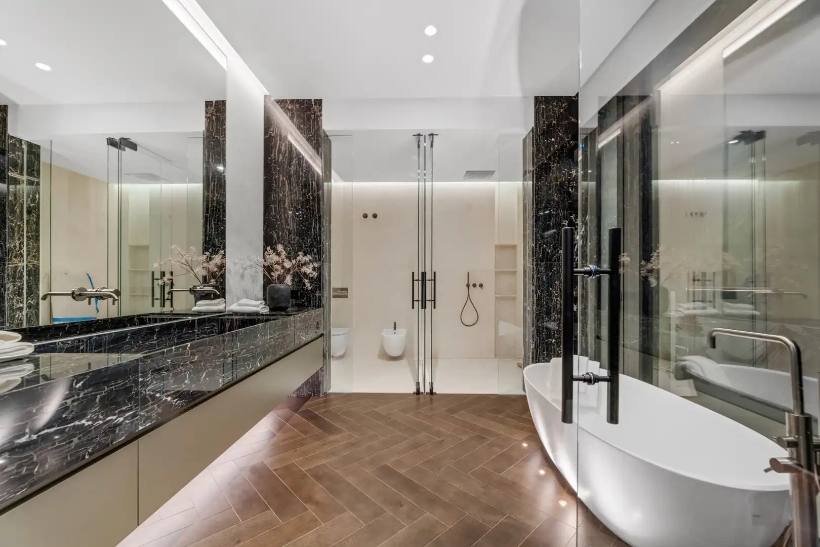 Baño de Casa o chalet en venta en Marbella con Aire acondicionado, Jardín privado y Terraza