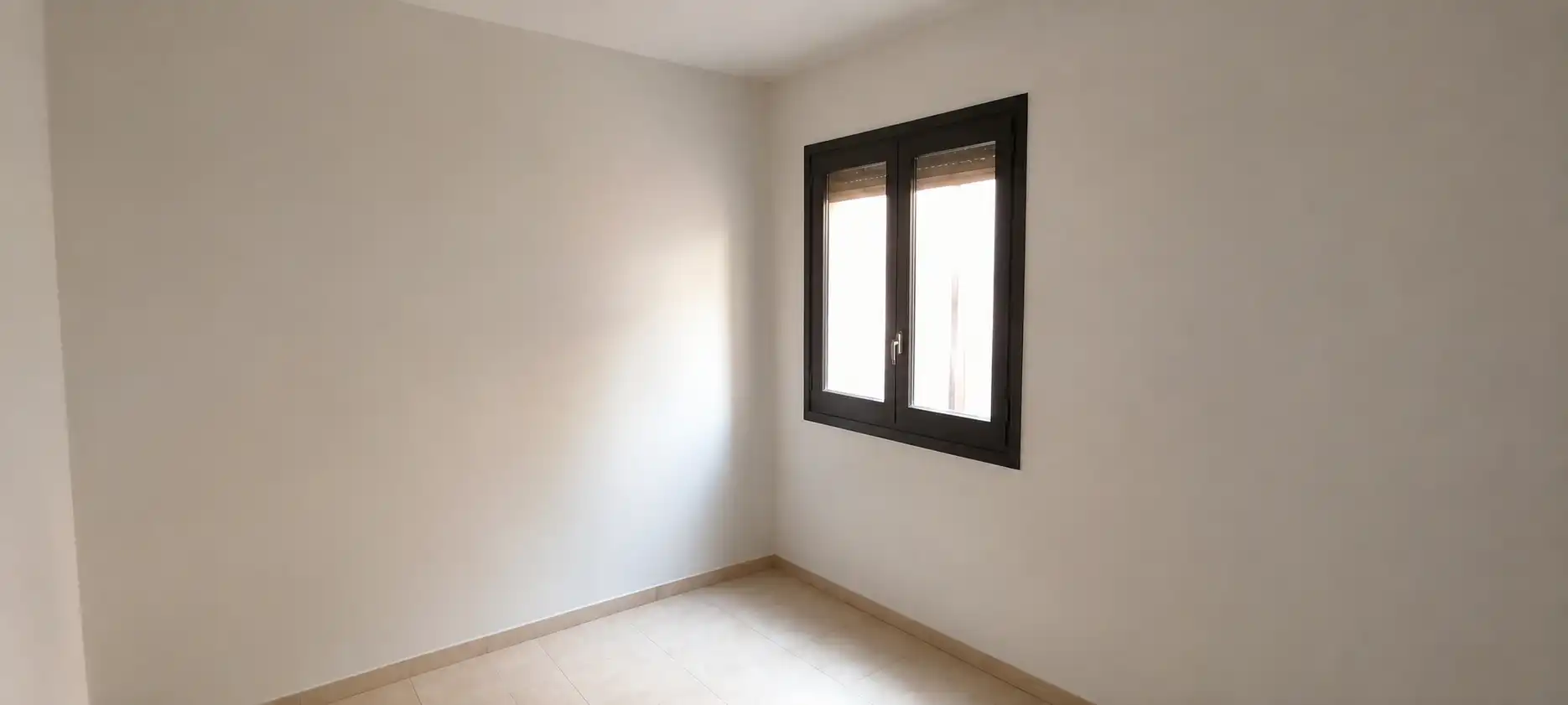 Bedroom of Flat for sale in Girona