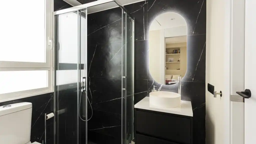 Bany de Apartament en venda en Barcelona amb Aire condicionat i Moblat