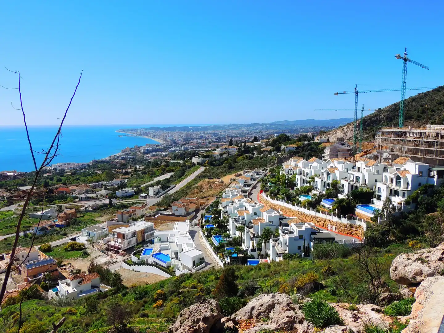 Vista exterior de Ático en venta en Benalmádena con Jardín privado, Alarma y Piscina comunitaria