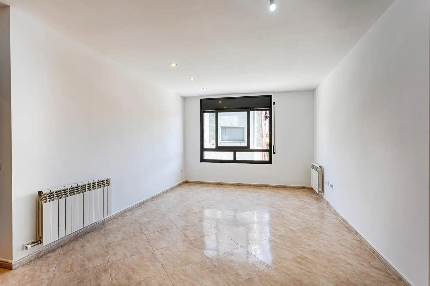 Wohnzimmer von Wohnung zum Verkauf in Vilanova del Camí mit Heizung, Terrasse und Balkon