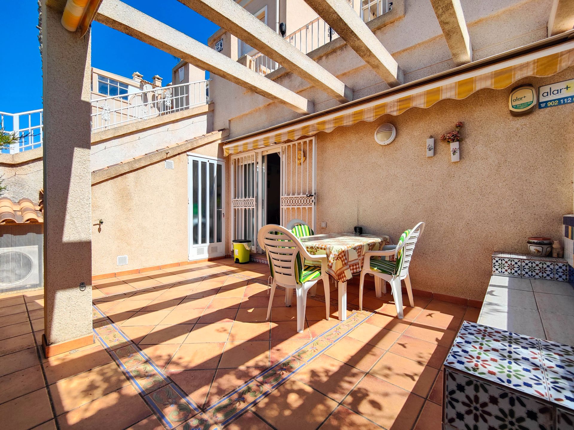 Terrassa de Casa o xalet en venda en Orihuela amb Aire condicionat, Jardí privat i Moblat