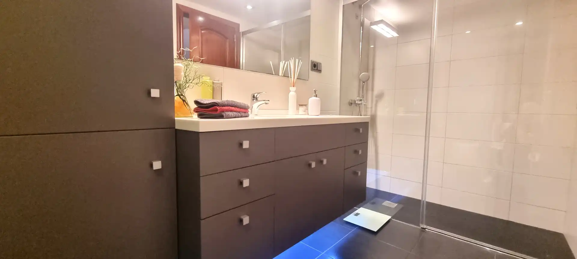 Bathroom of Houses for sale in Badalona  with Air Conditioner, Heating and Terrace