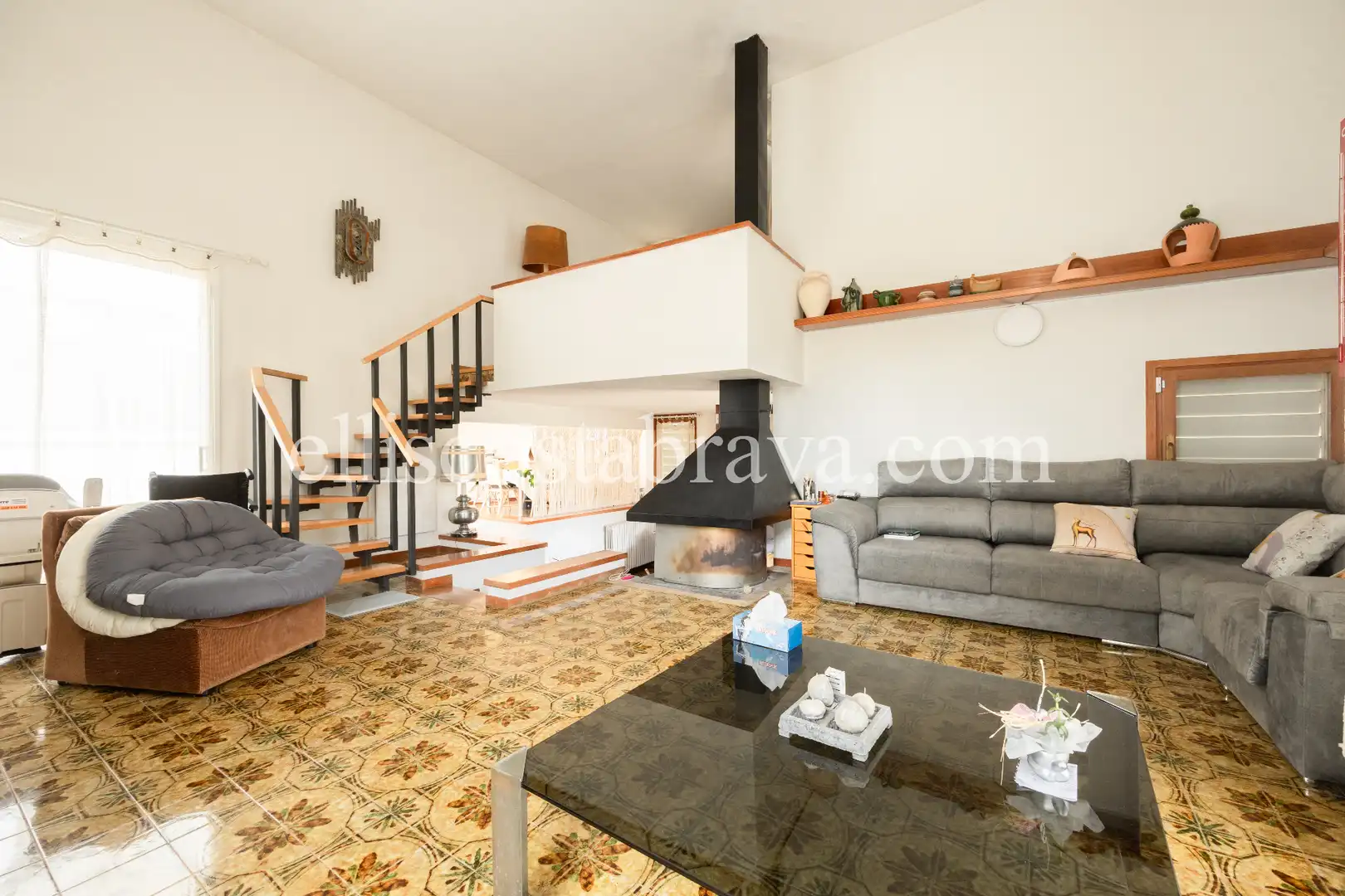 Sala d'estar de Casa o xalet en venda en L'Escala amb Aire condicionat, Calefacció i Jardí privat