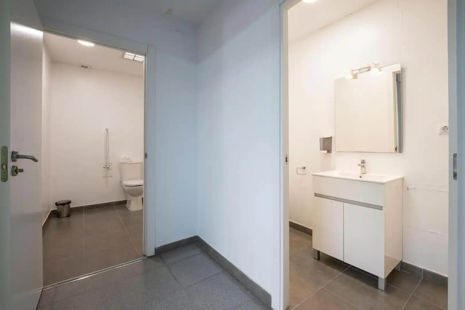 Badezimmer von Büro zum Verkauf in Mataró