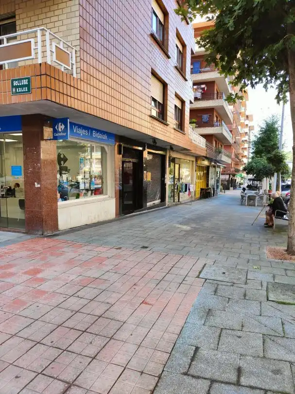 Vista exterior de Local en venta en Galdakao