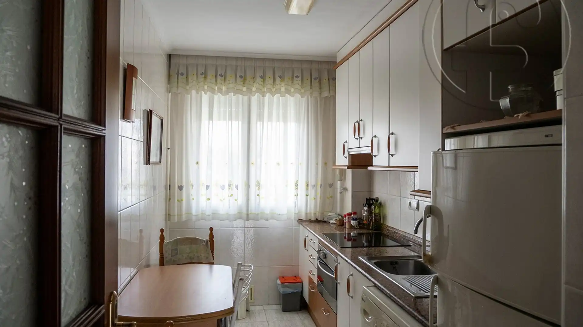 Cuina de Pis de lloguer en Santander amb Calefacció, Parquet i Moblat