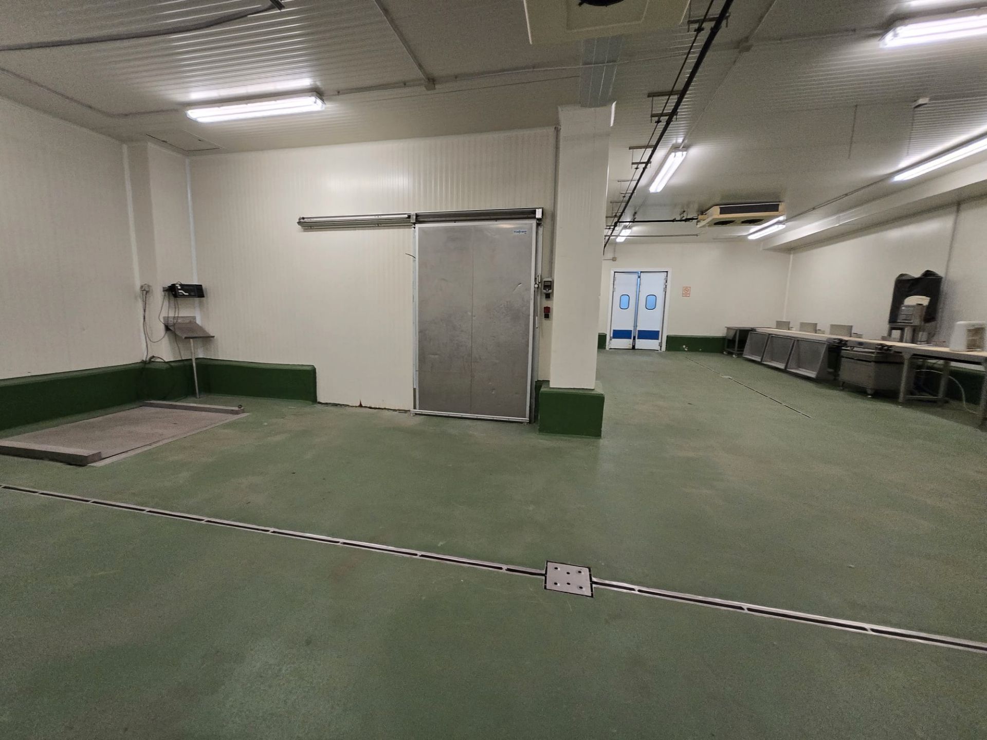 Fabrikhallen zum Verkauf in  Teruel Capital mit Heizung und Alarm